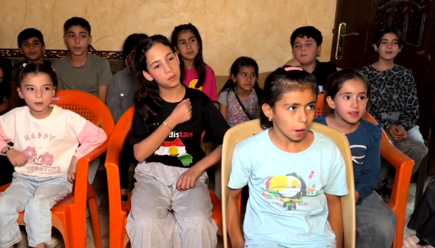أطفالٌ كورد وعرب يتعلمون الكوردية في جمعية أوصمان صبري بحي زورآفا في دمشق