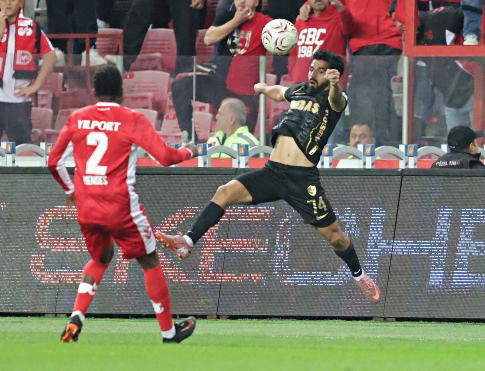 Amedsporê Samsunspor wekî tûtinê pêça: 2-1