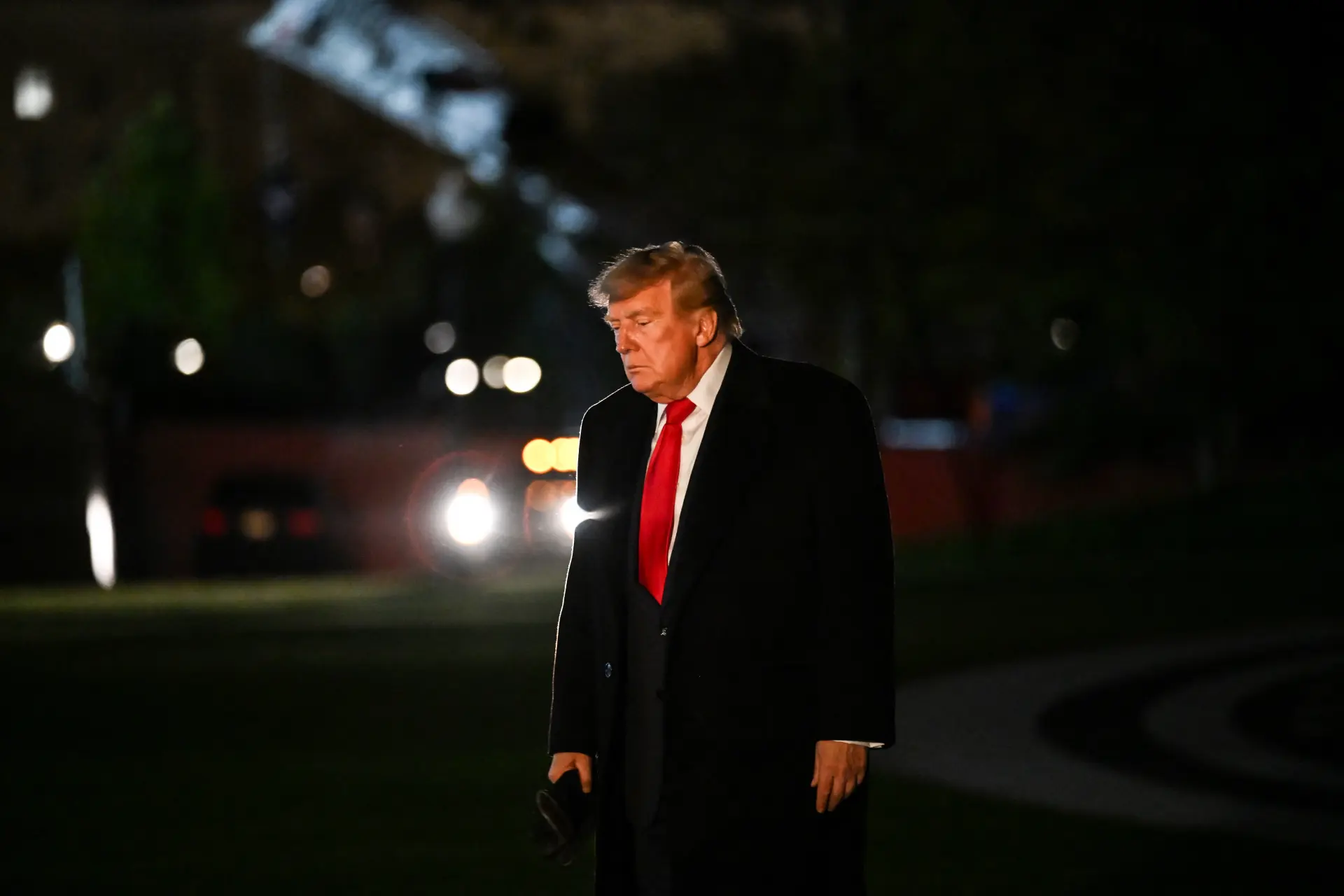 Trump gefên xwe tund kirin: Em peymanekê bikin an wan ji holê rakin?