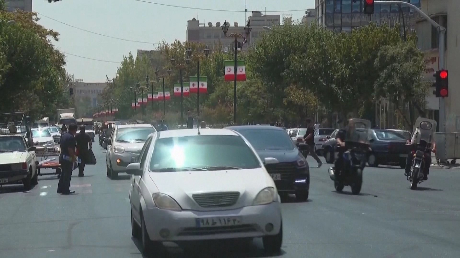 جێگری سەرۆکی پەرلەمانی ئێران: خەڵک داوای گۆڕینی ستراتیژی ئەتۆمیمان لێ دەکات