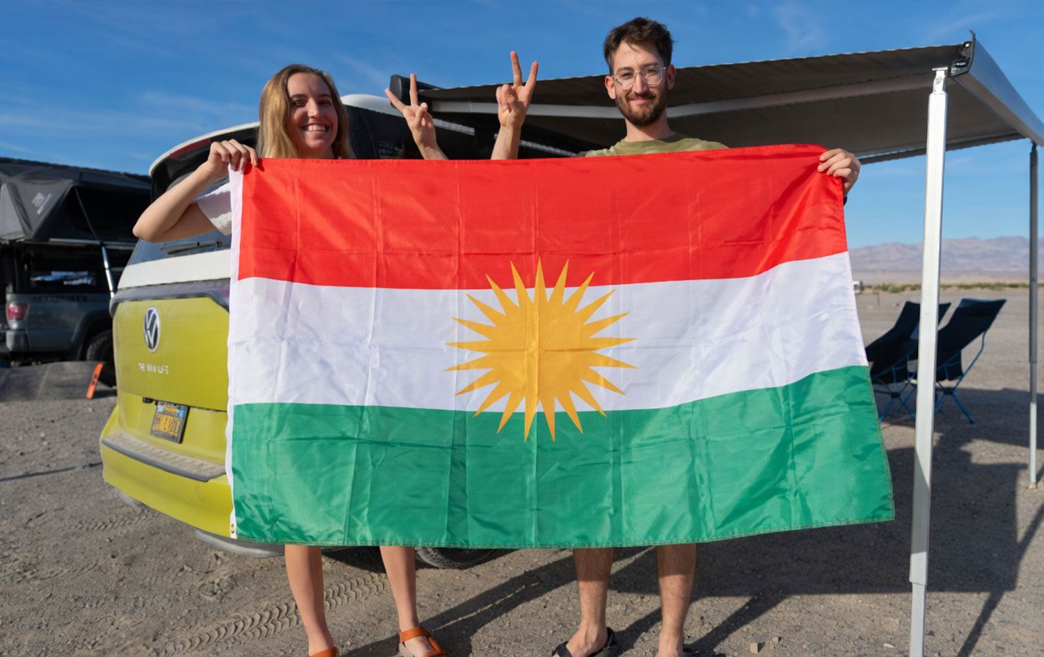 Aşkı için Kürtçe öğrendi: Amerikalı Taylor ve Muşlu Zervan'ın minibüsle dünya turu