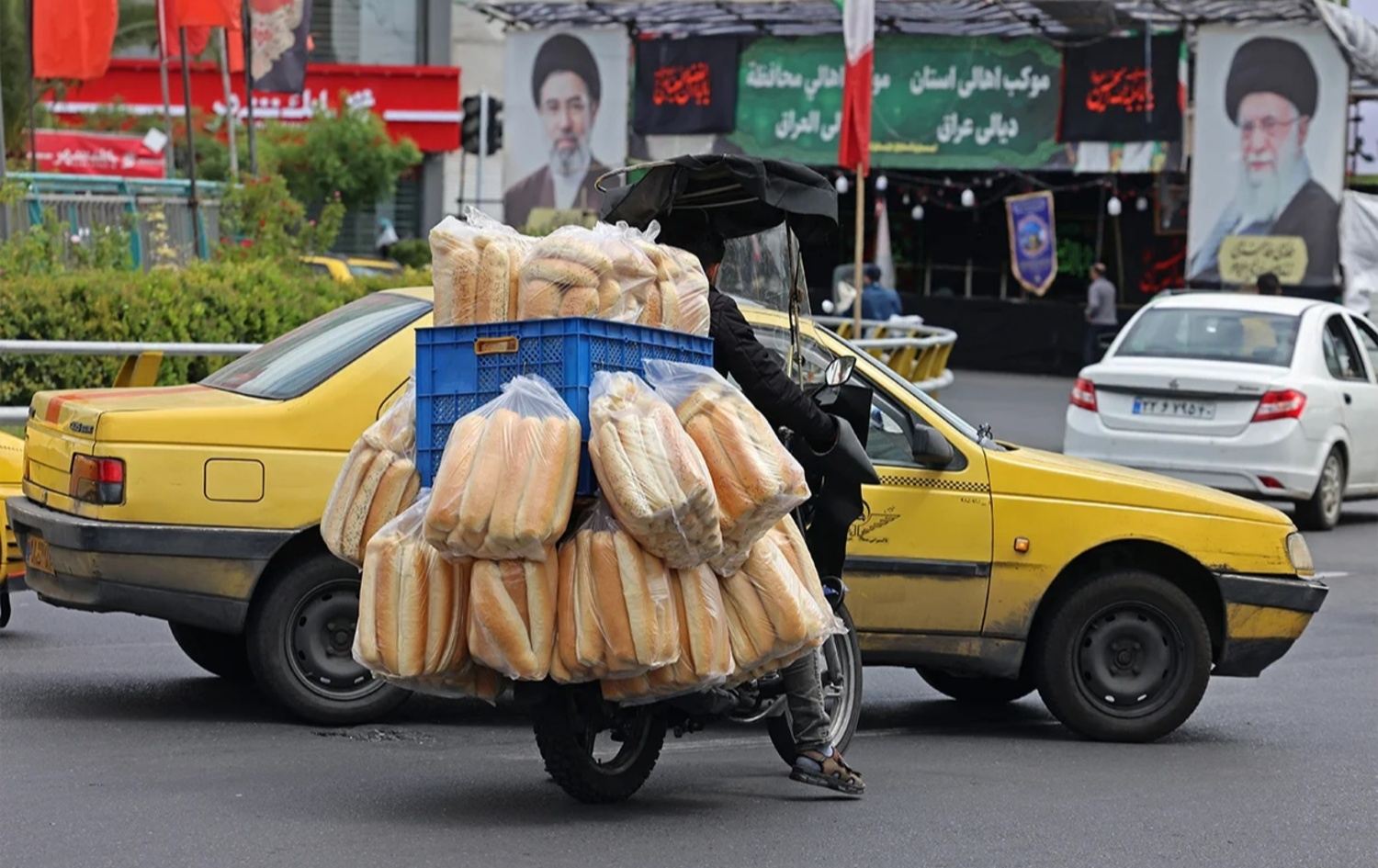تەنگژەی ئابووری لە ئێران؛ هەڵاوسان و بێکاری بەرۆکی هەموو کەرتەکانی گرتووە