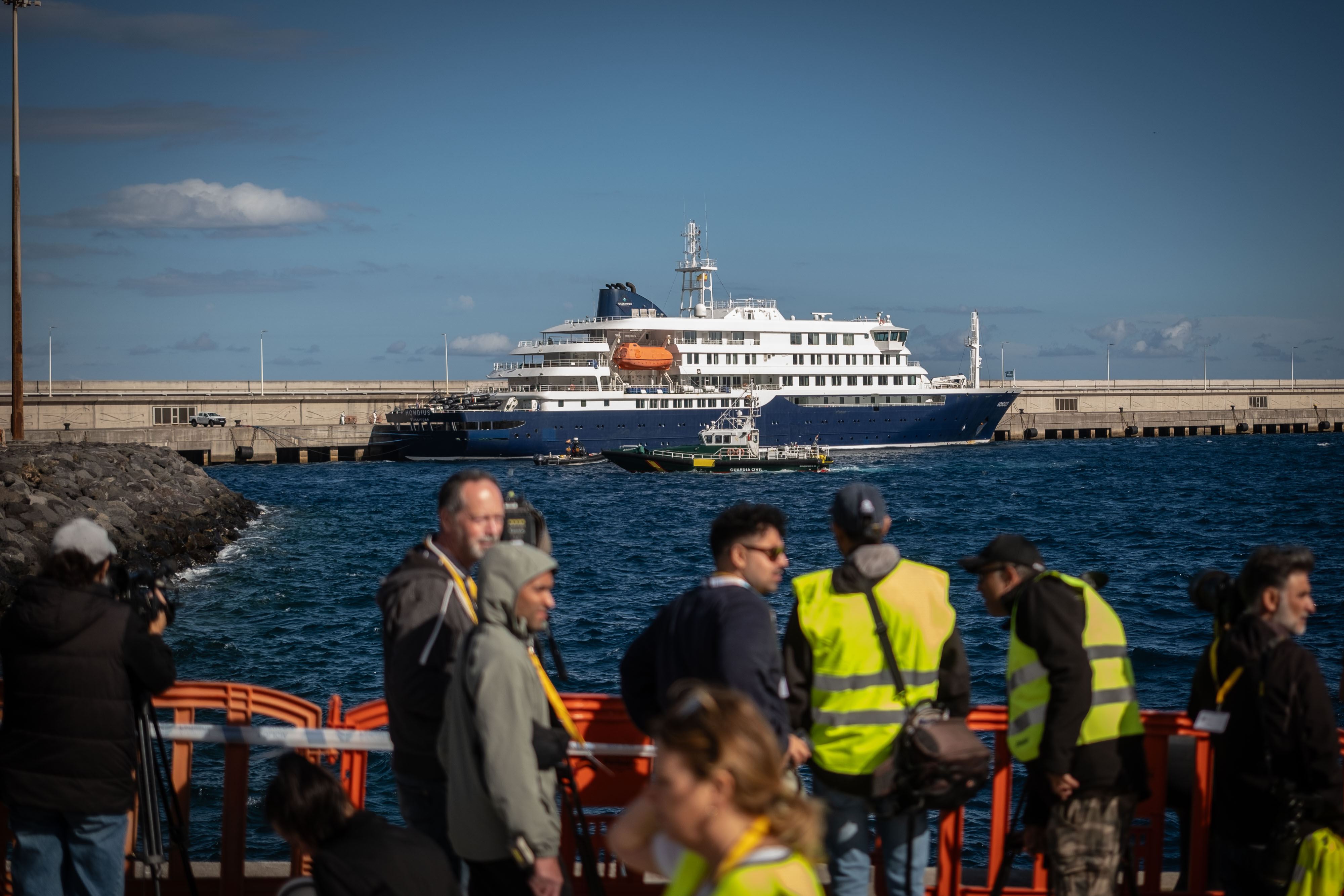 Hantavirüs vakalarının görüldüğü “MV Hondius” Rotterdam’a doğru yola çıktı