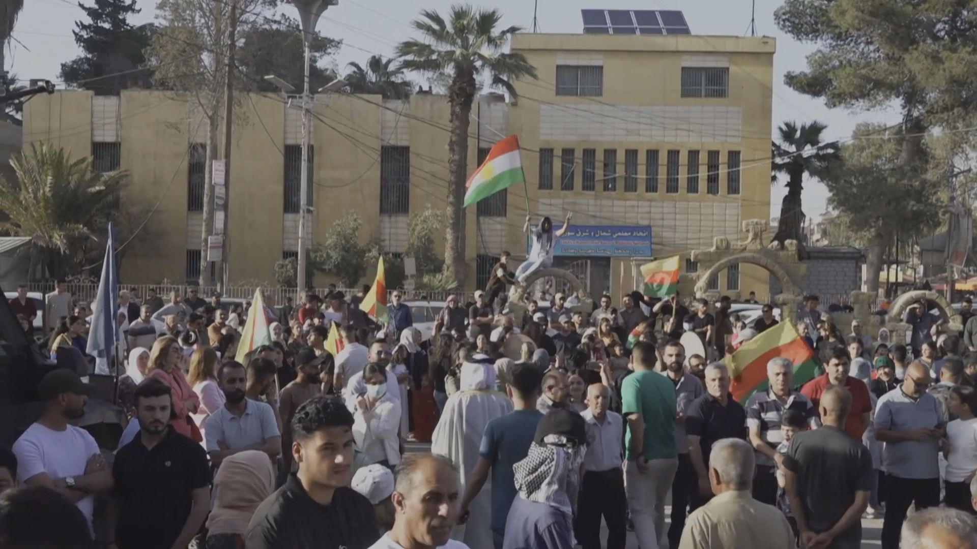 Kurds continue to protest exclusion of Kurdish from Hasaka signboard